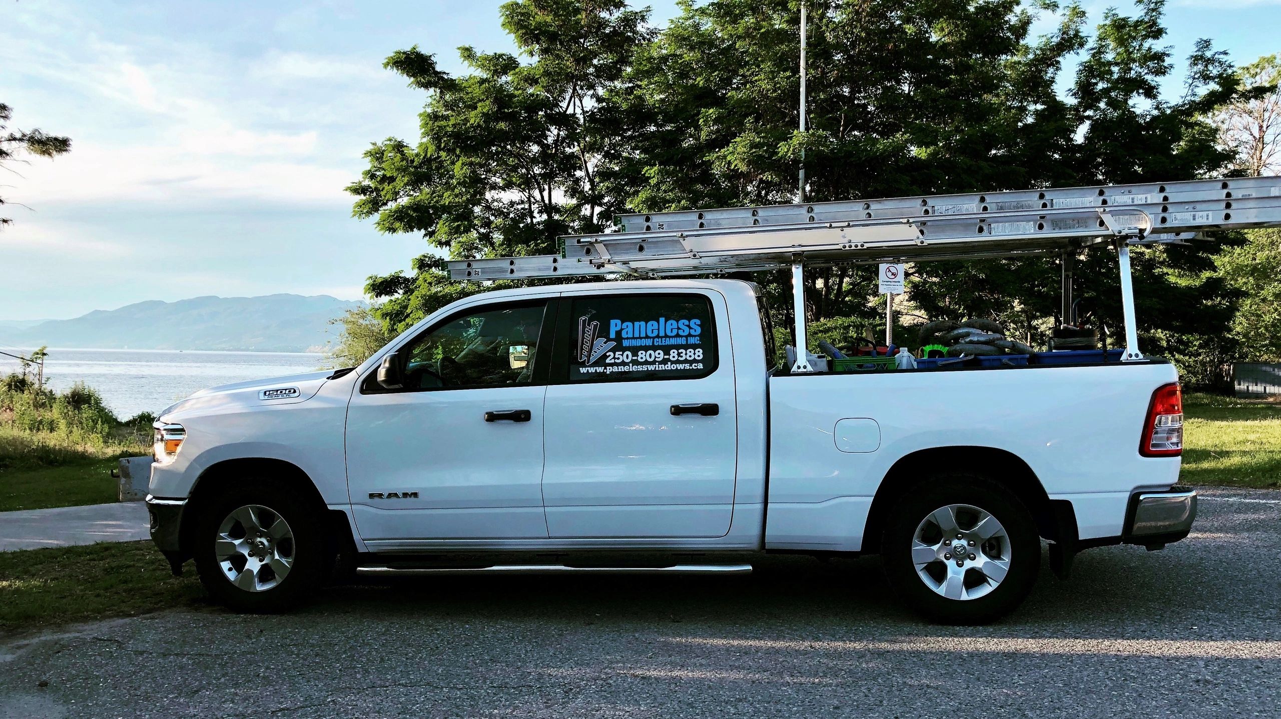 window-cleaning-gutter-cleaning-power-washing